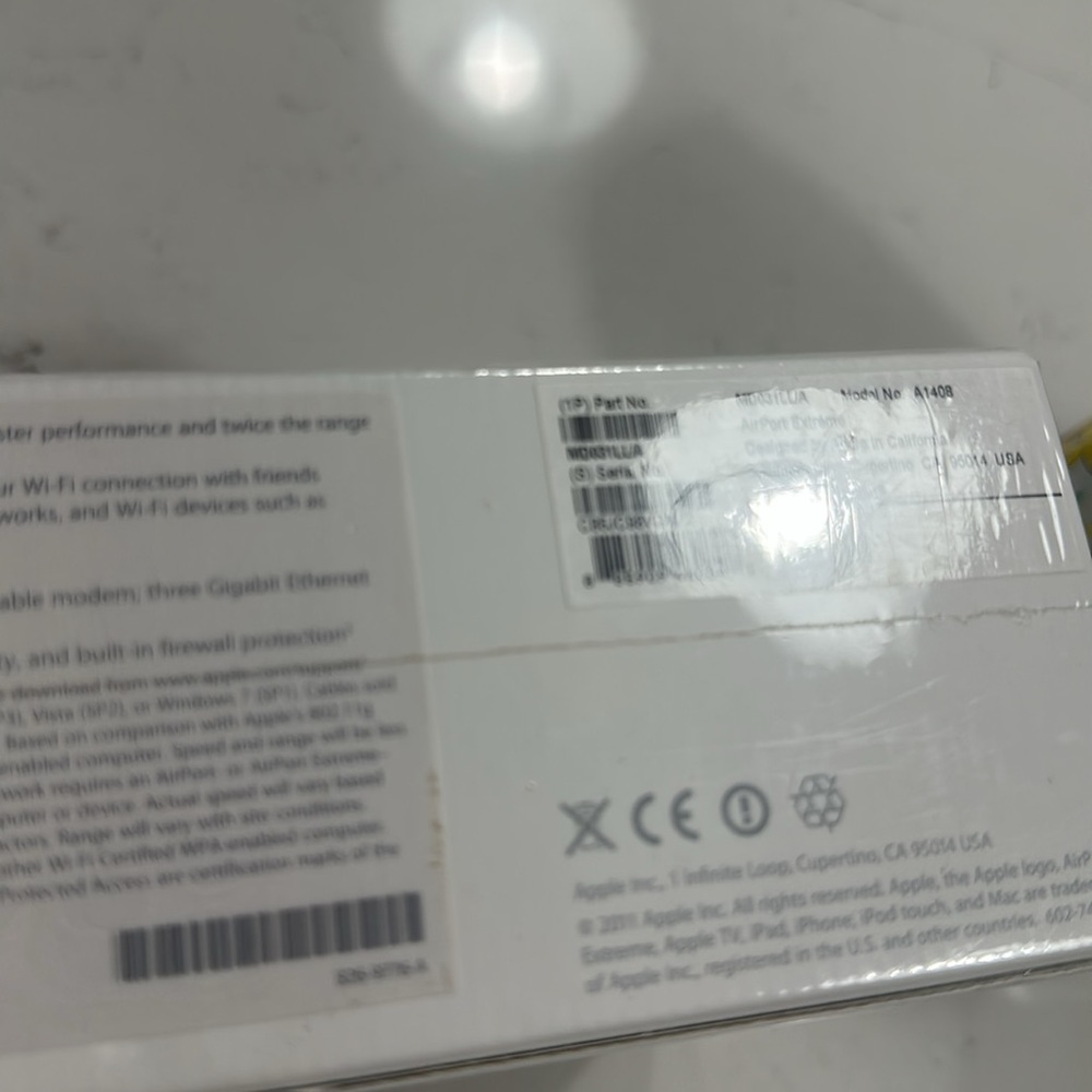 Apple AirPort Extreme White Router - Picture 3 of 4